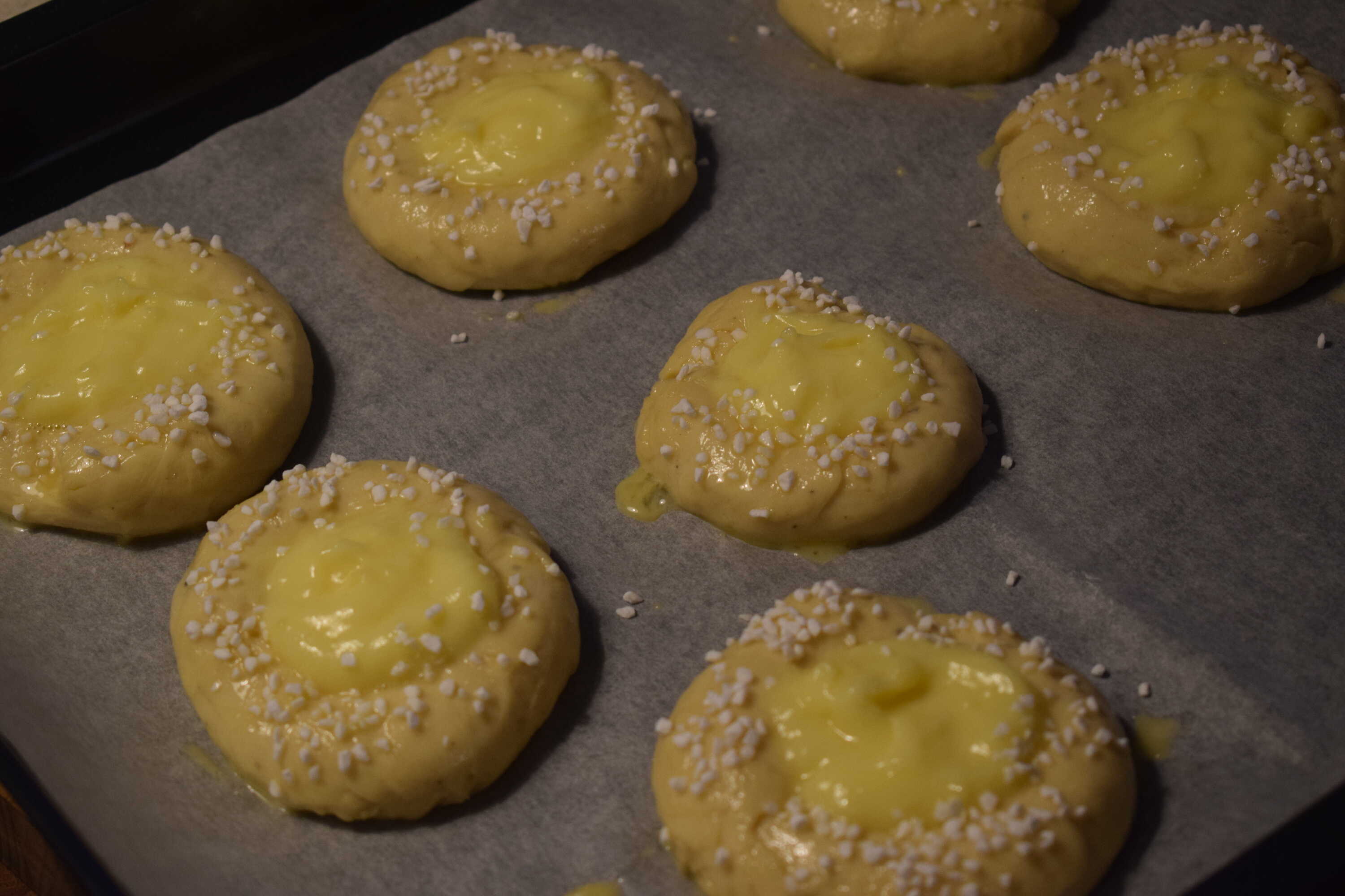 Vanilla buns pre-bake